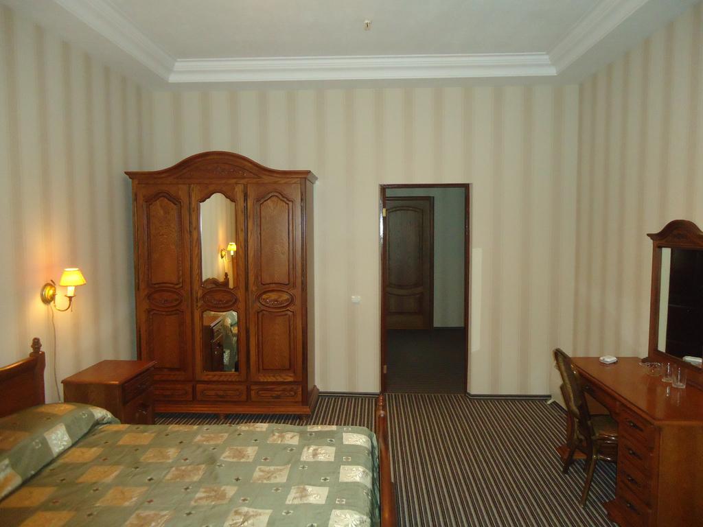 John Hughes Hotel Donetsk Quarto foto